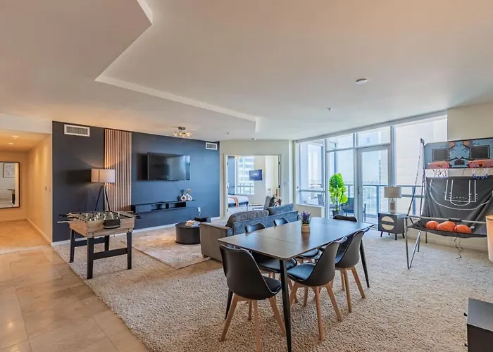 Stunning 2br Dt Highrise, Gym, Pool, W-d, Parking, Golf Apartment Phoenix