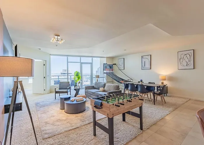 Stunning 2br Dt Highrise, Gym, Pool, W-d, Parking, Golf Apartment Phoenix