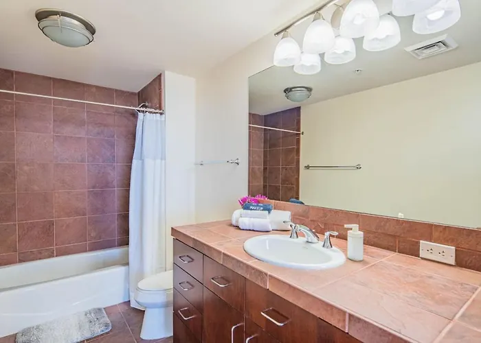 Apartment Stunning 2br Dt Highrise, Gym, Pool, W-d, Parking, Golf Phoenix