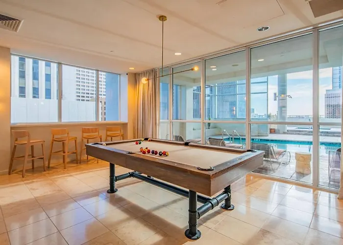 Stunning 2br Dt Highrise, Gym, Pool, W-d, Parking, Golf Phoenix