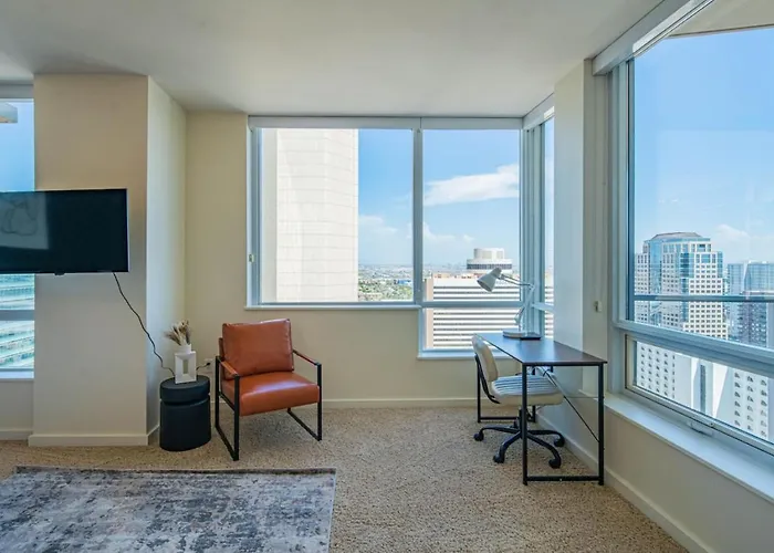Apartment Stunning 2br Dt Highrise, Gym, Pool, W-d, Parking, Golf Phoenix