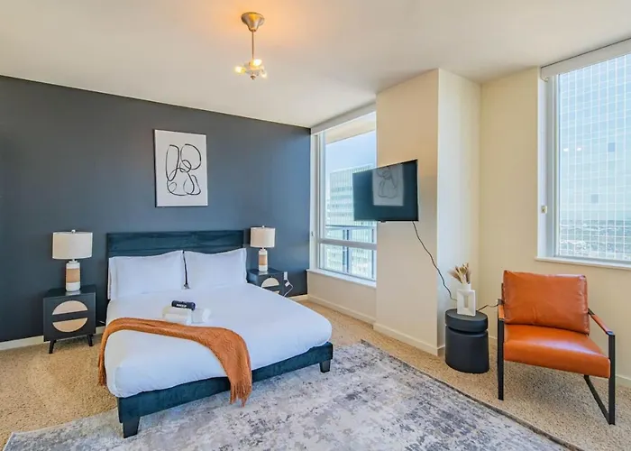 Stunning 2br Dt Highrise, Gym, Pool, W-d, Parking, Golf * Phoenix