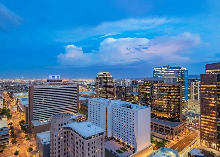 Apartment Stunning 2br Dt Highrise, Gym, Pool, W-d, Parking, Golf *