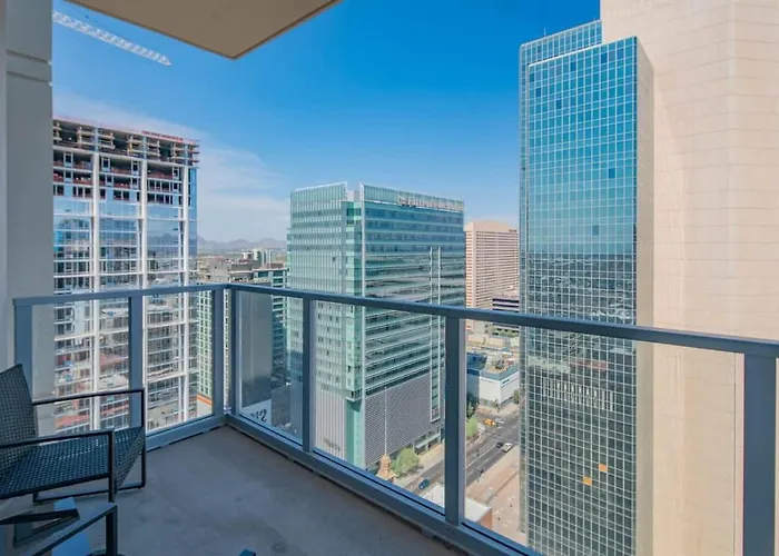 Apartment Stunning 2br Dt Highrise, Gym, Pool, W-d, Parking, Golf