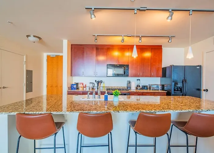 Stunning 2br Dt Highrise, Gym, Pool, W-d, Parking, Golf *
