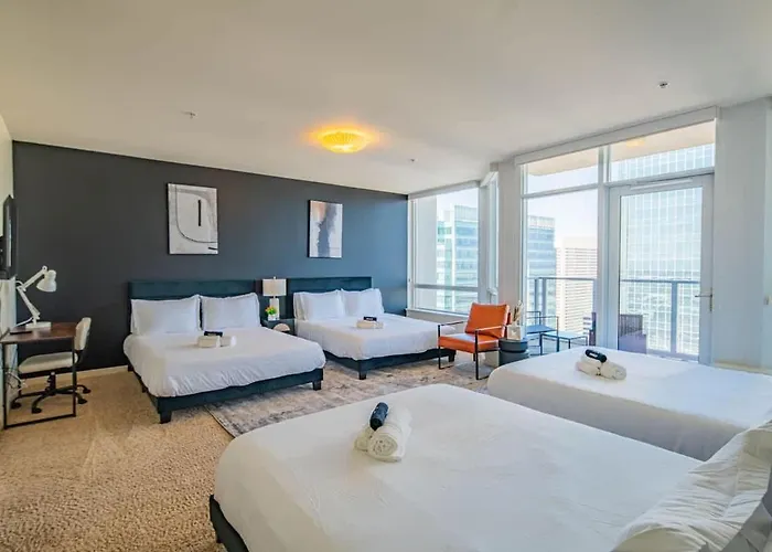 Stunning 2br Dt Highrise, Gym, Pool, W-d, Parking, Golf